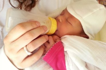 Rauchen und Stillen • Das verträgt sich einfach nicht! baby stillen